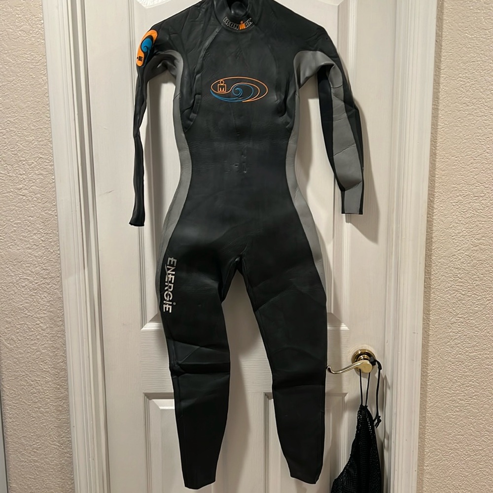 Blue Seventy Energie Black and Gray Full-Body Wetsuit for Triathlon/Water Sports